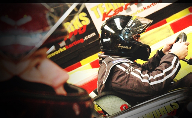  Racing alrededor de la pista 